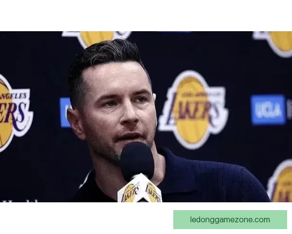 雷迪克称赞球队客场之旅表现出色 布朗尼展现显著进步